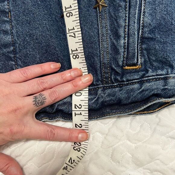 Levi's Jacket Women's Medium Type 3
Trucker Blue Denim Jean large with gold star - Picture 5 of 16